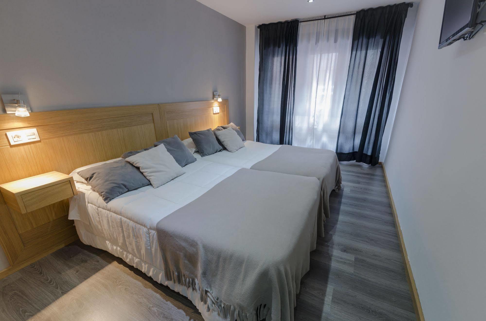 Hostal Libertad Χιχόν Εξωτερικό φωτογραφία